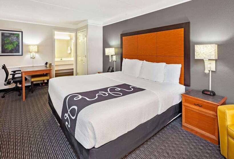 Отель La Quinta Inn By Wyndham Ventura