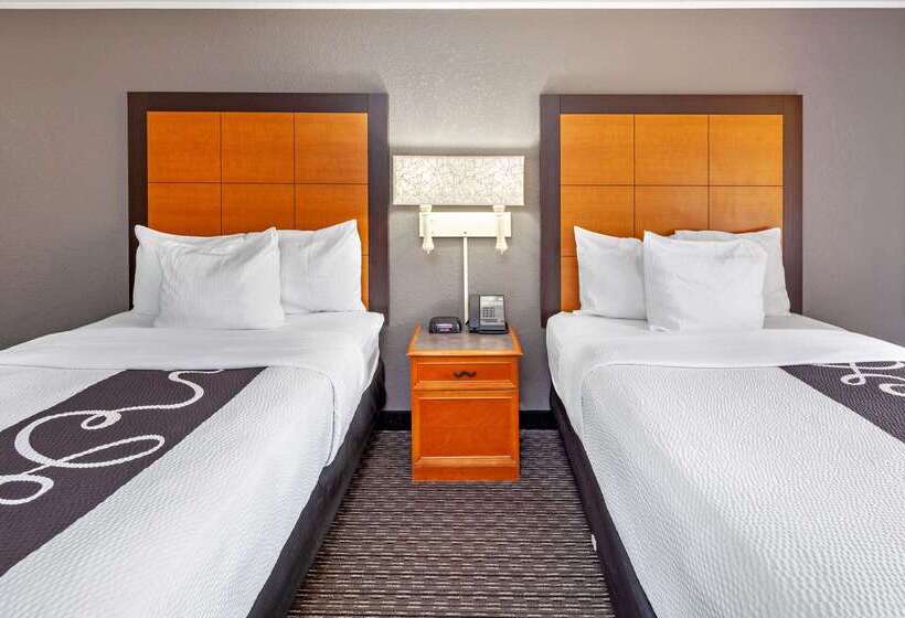 هتل La Quinta Inn By Wyndham Ventura