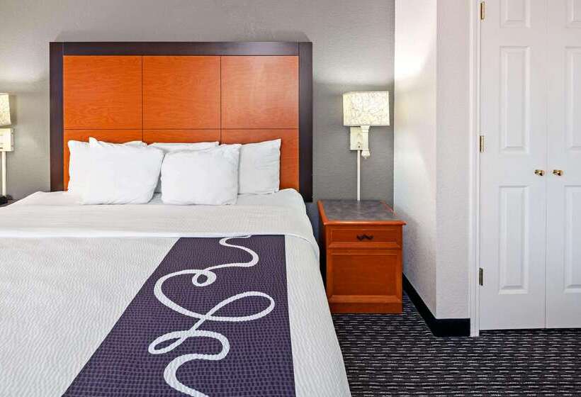 Отель La Quinta Inn By Wyndham Ventura