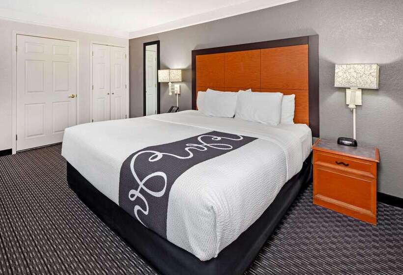 Отель La Quinta Inn By Wyndham Ventura