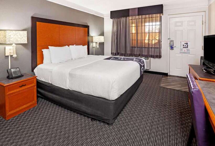 Отель La Quinta Inn By Wyndham Ventura