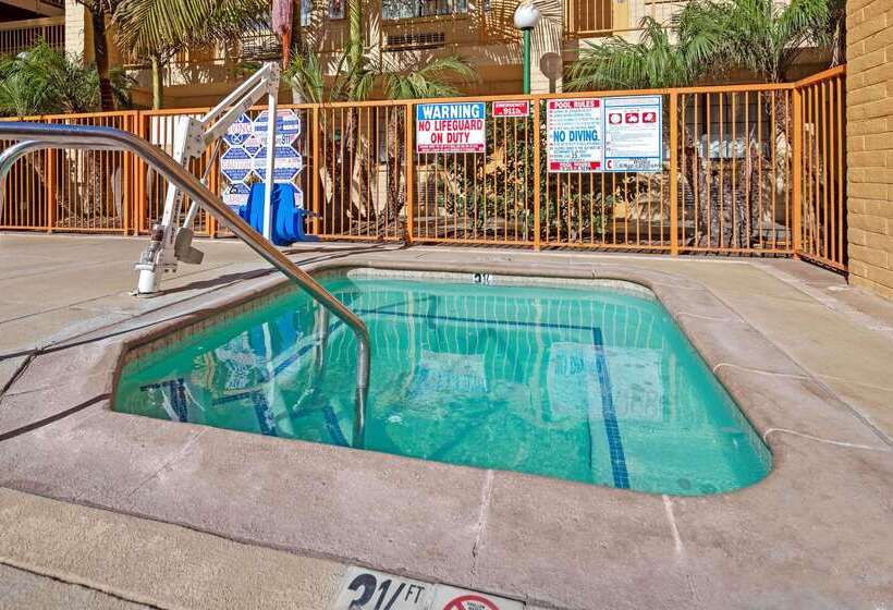 Отель La Quinta Inn By Wyndham Ventura