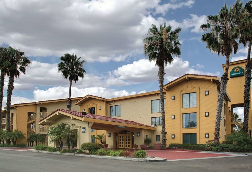 Отель La Quinta Inn By Wyndham Ventura