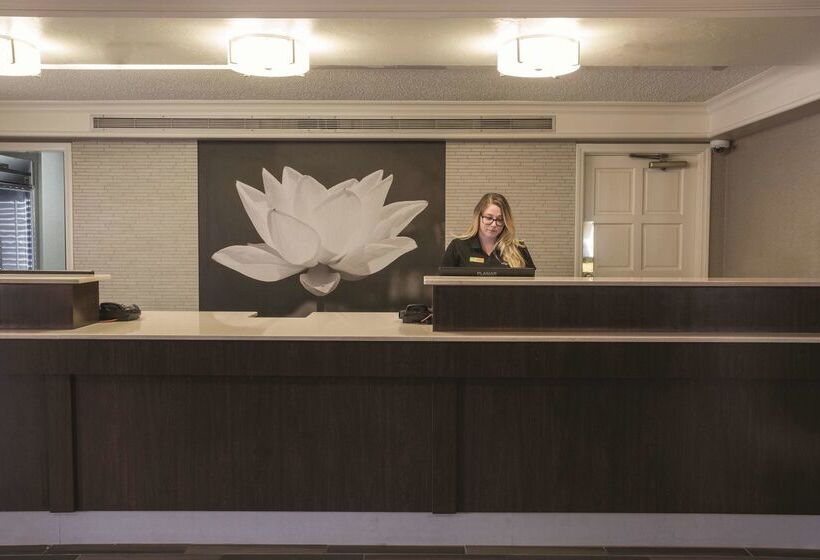 Отель La Quinta Inn By Wyndham Ventura