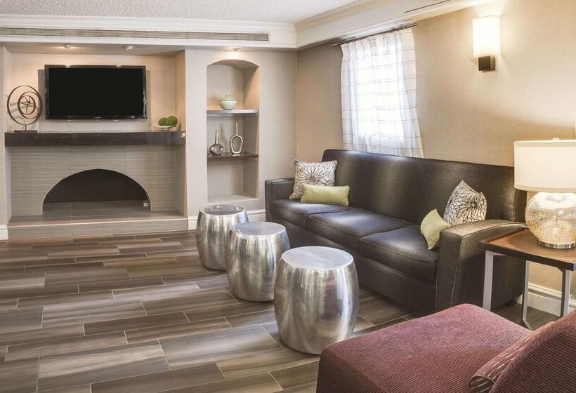 Отель La Quinta Inn By Wyndham Ventura