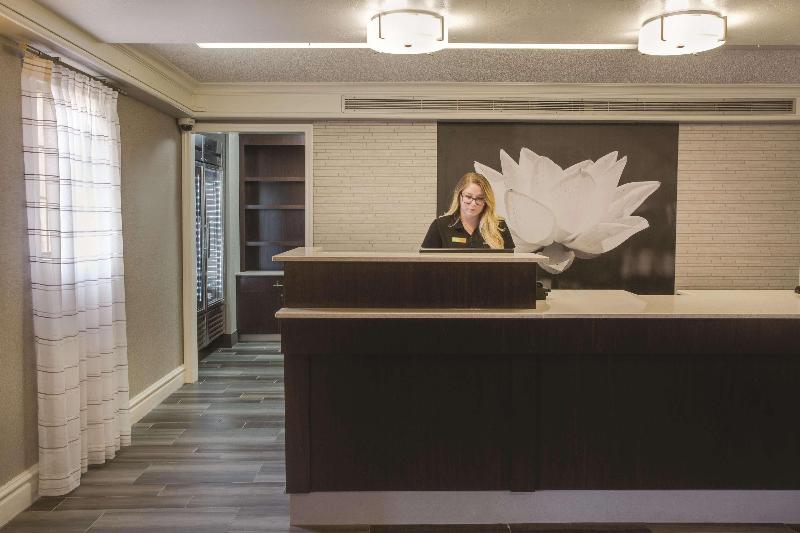 Отель La Quinta Inn By Wyndham Ventura