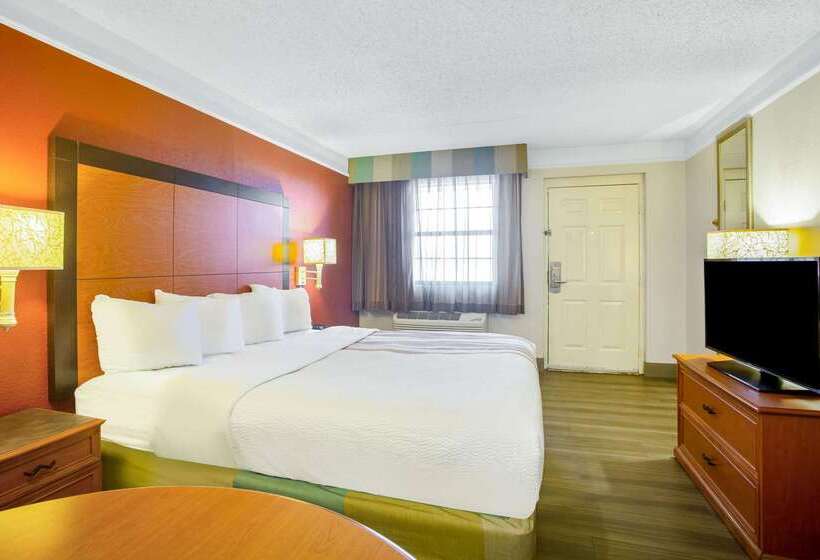 ホテル La Quinta Inn By Wyndham Victoria