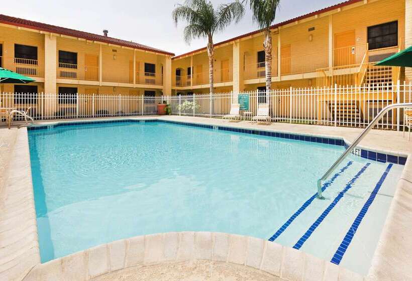 ホテル La Quinta Inn By Wyndham Victoria