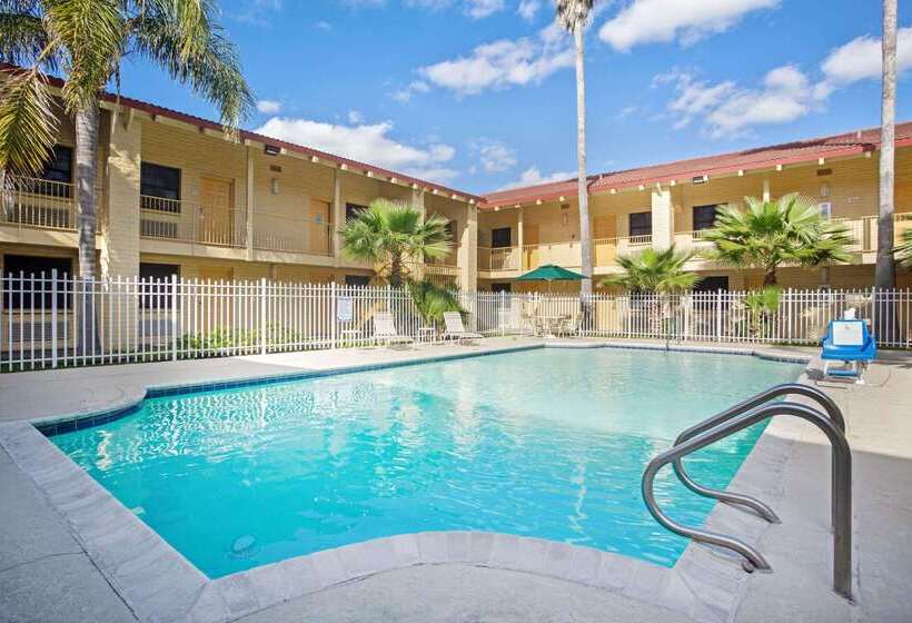 ホテル La Quinta Inn By Wyndham Victoria