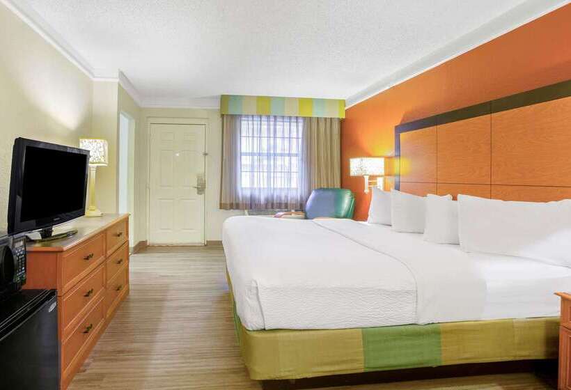 ホテル La Quinta Inn By Wyndham Victoria