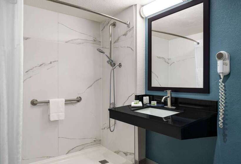 ホテル La Quinta Inn By Wyndham Victoria