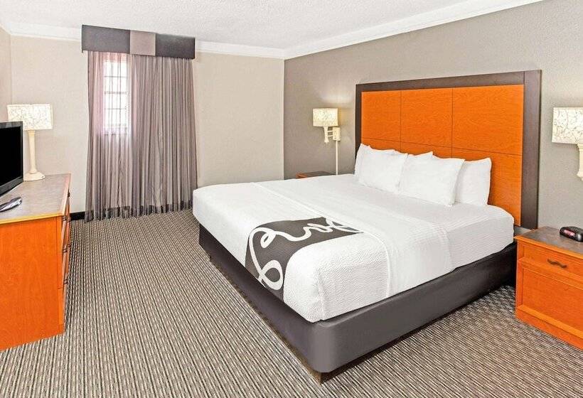 בית מלון כפרי La Quinta Inn By Wyndham Wichita Falls