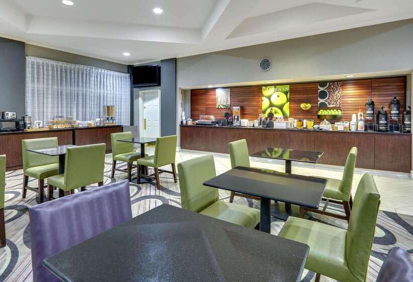 هتل La Quinta By Wyndham Dallas North Central