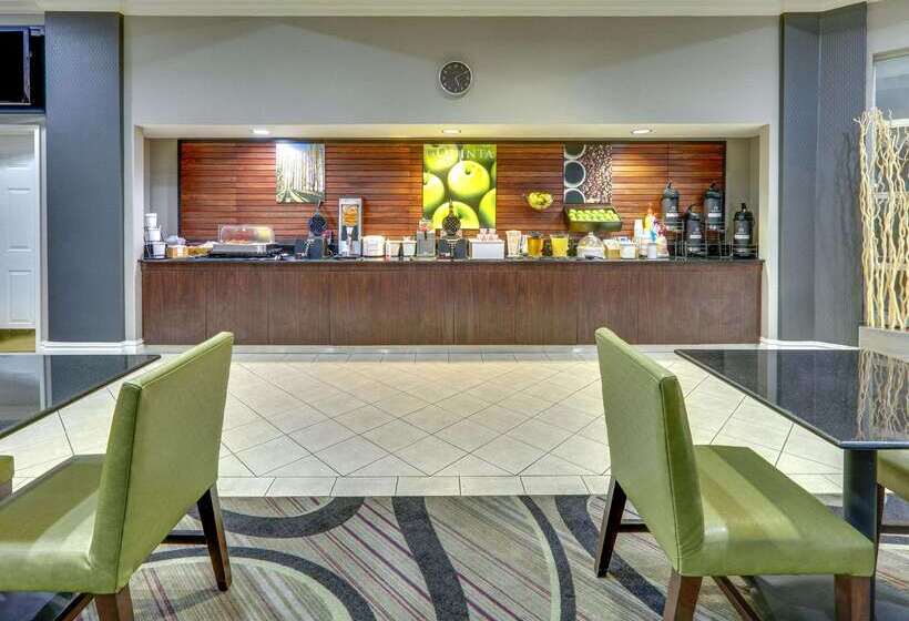 هتل La Quinta By Wyndham Dallas North Central