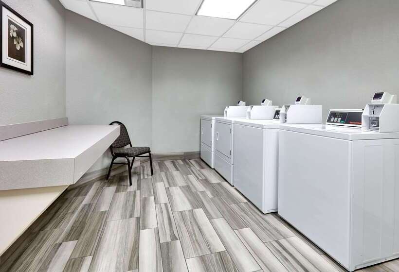 Отель La Quinta By Wyndham Dallas North Central