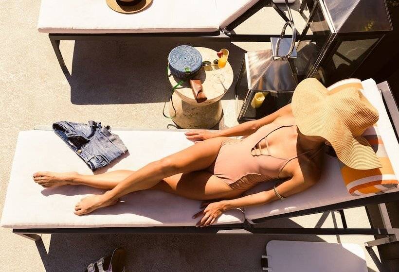 هتل Le Parc At Melrose