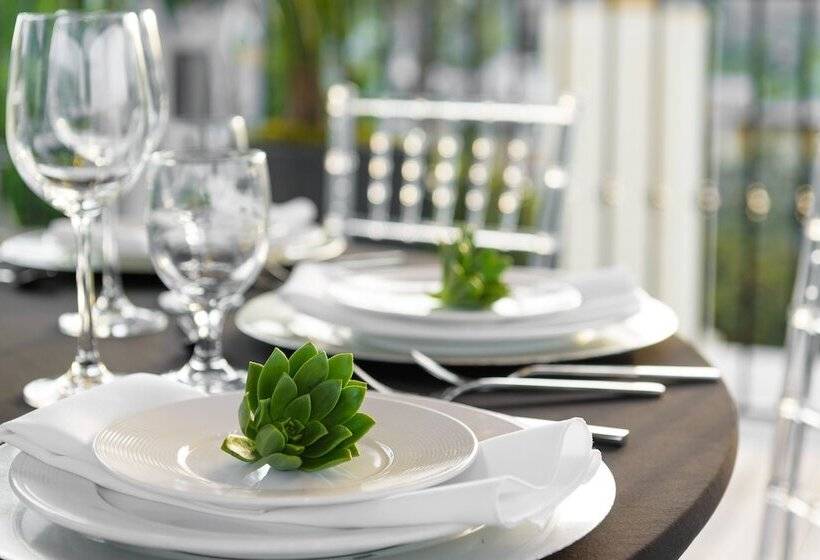 هتل Le Parc At Melrose