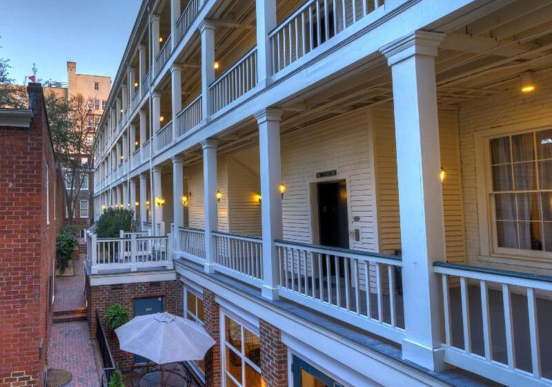 בית מלון כפרי Linden Row Inn