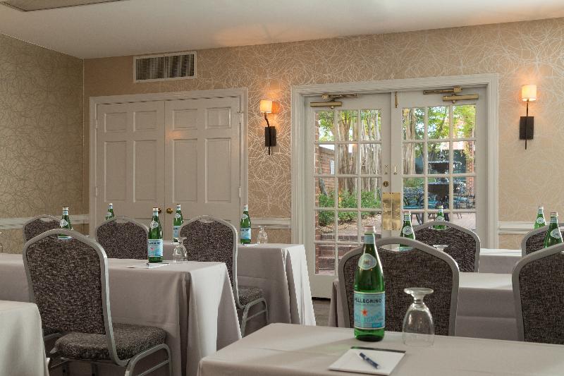 בית מלון כפרי Linden Row Inn