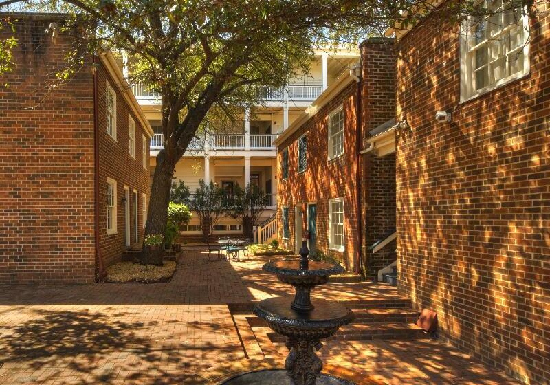 בית מלון כפרי Linden Row Inn