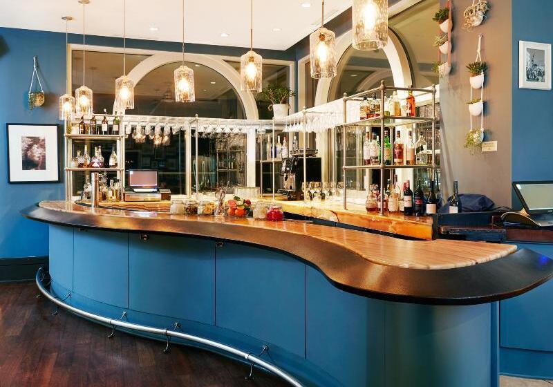 Отель Regent Santa Monica Beach