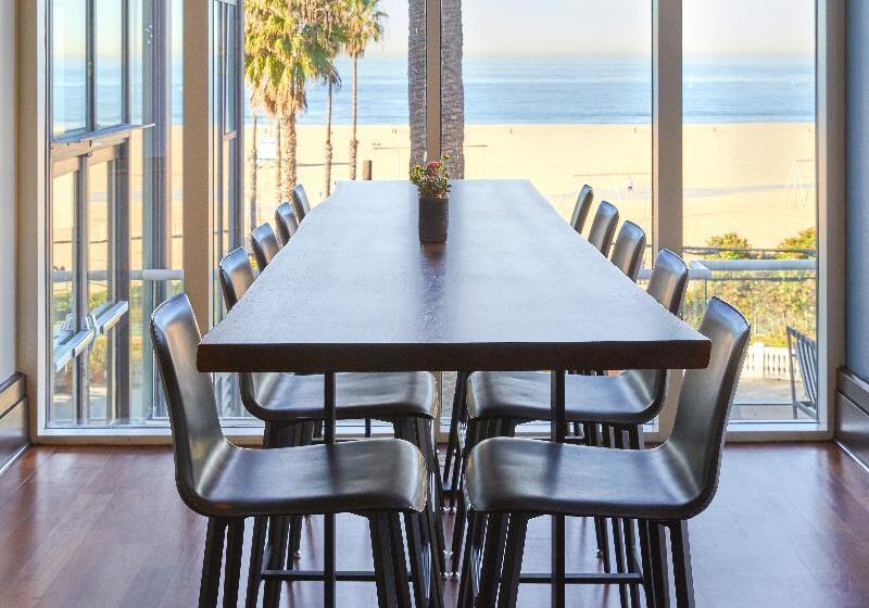 ホテル Regent Santa Monica Beach