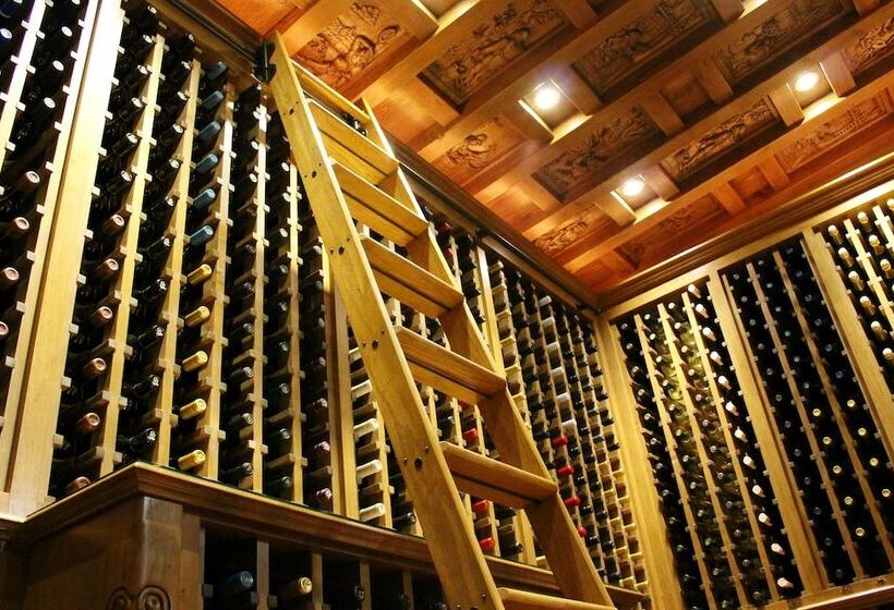 בית מלון כפרי Madonna Inn