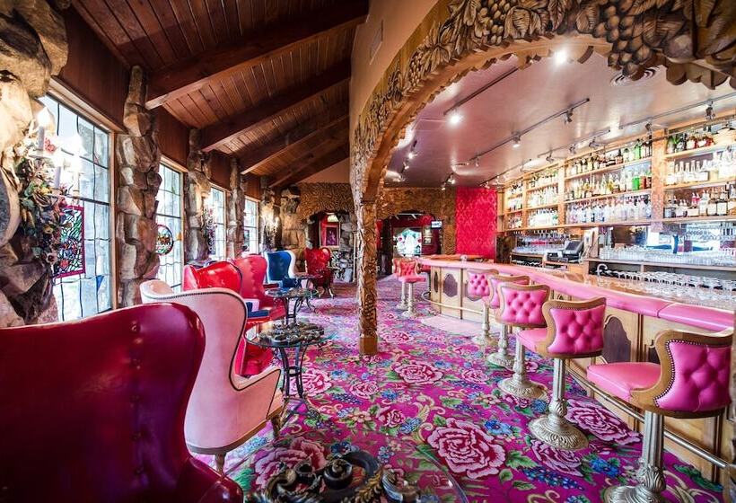 فندق Madonna Inn