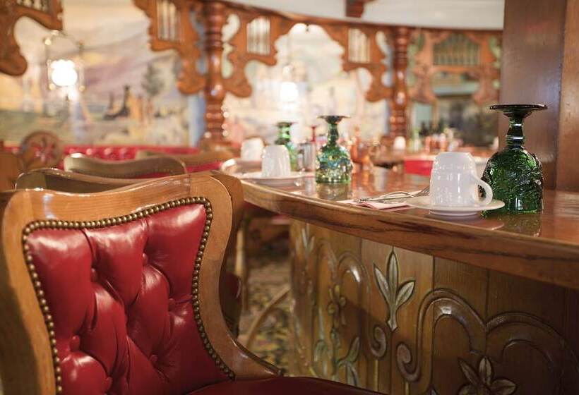 בית מלון כפרי Madonna Inn