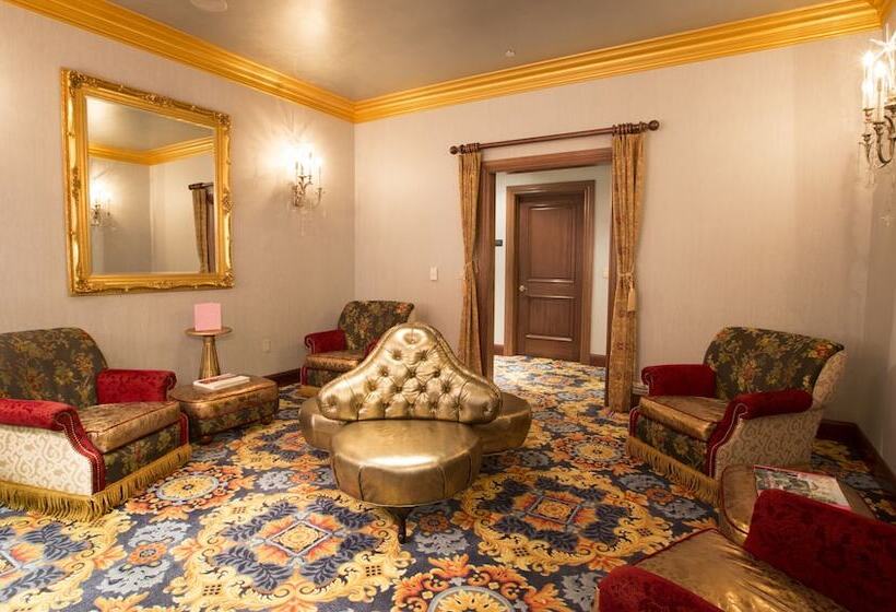 בית מלון כפרי Madonna Inn