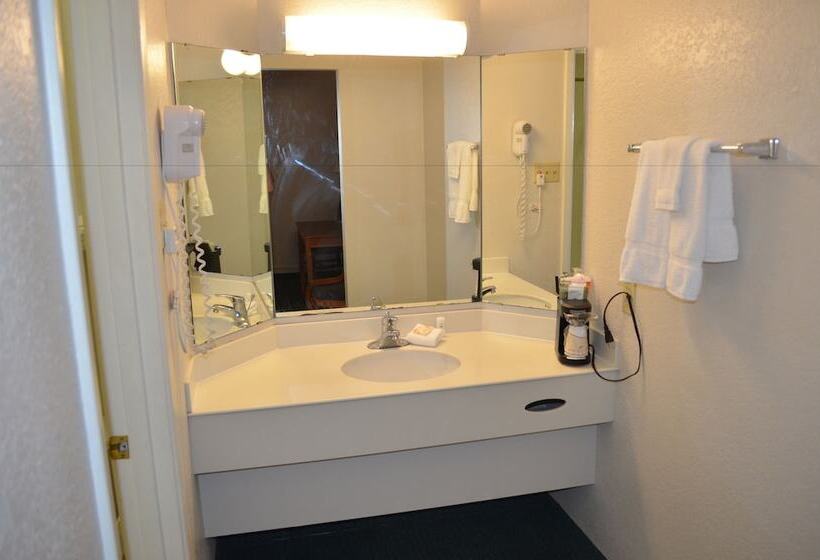 Magnuson Hotel Texarkana