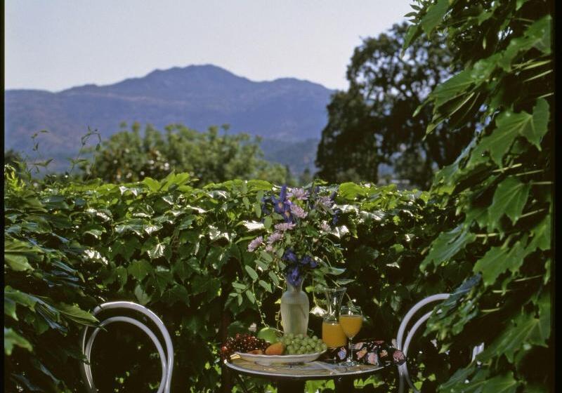 Отель Maison Fleurie, A Four Sisters Inn