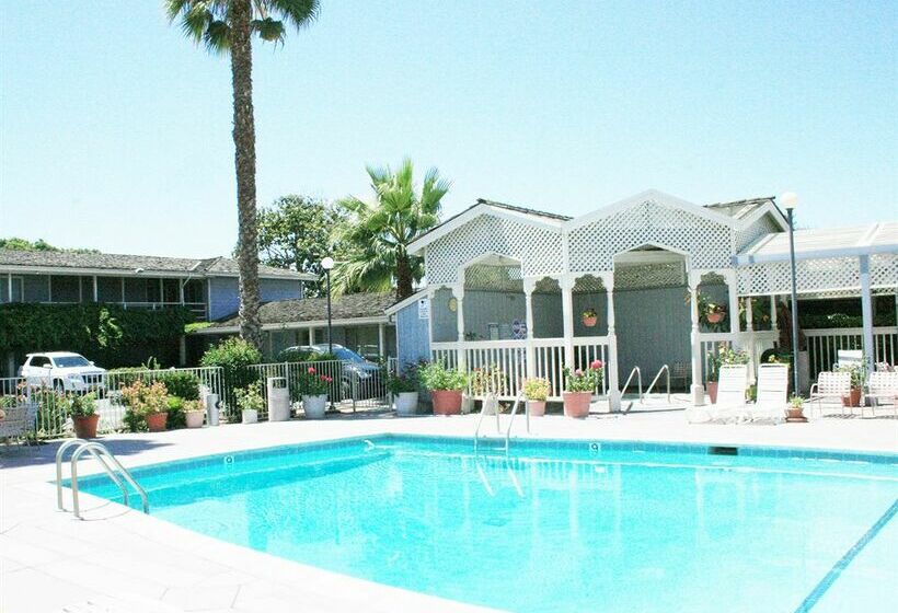 Отель Mariani's Inn