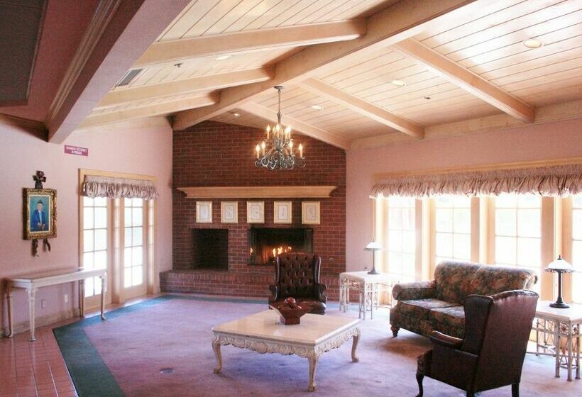 Отель Mariani's Inn