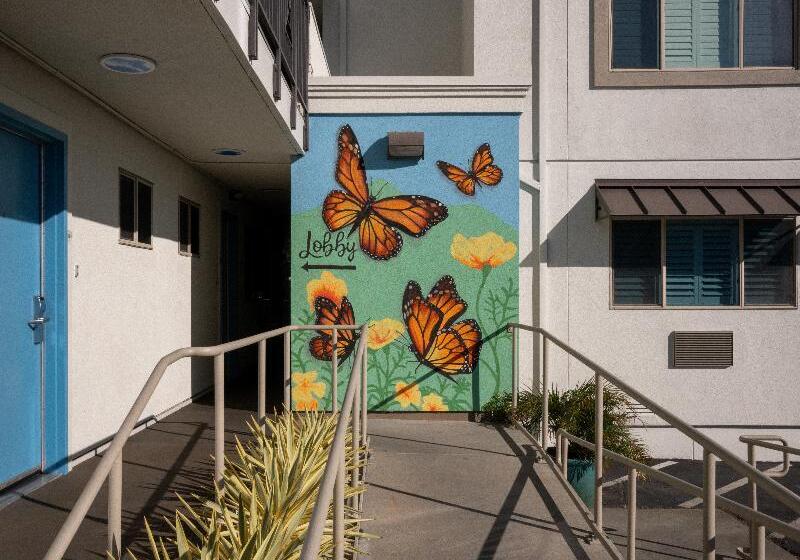 فندق Marin Suites