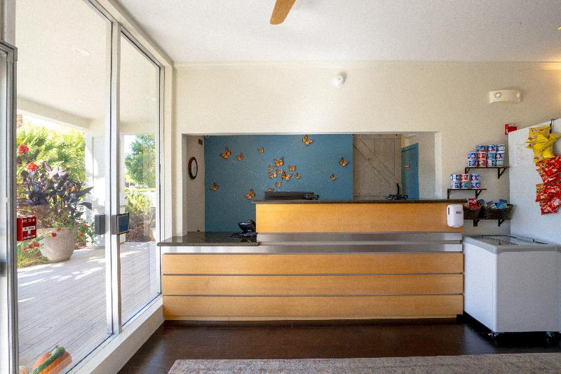 فندق Marin Suites