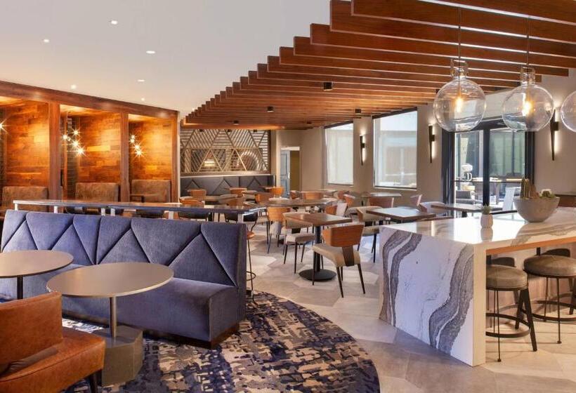 هتل Marriott Raleigh Durham Research Triangle Park