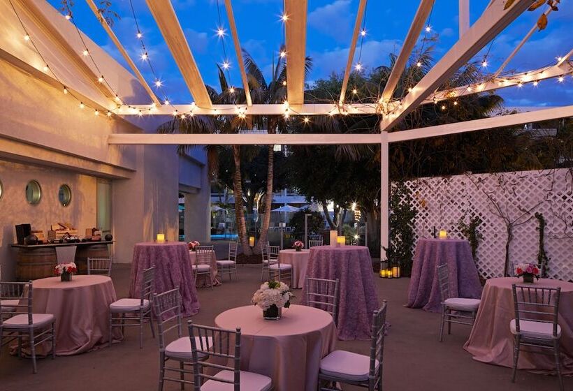 בית מלון כפרי Mdr Marina del Rey, a Doubletree by Hilton