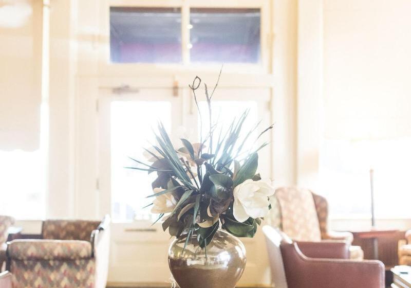 Отель Meeting Street Inn