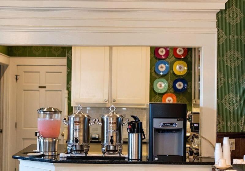 Отель Meeting Street Inn