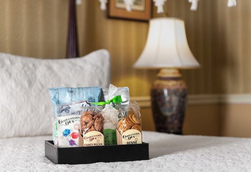 Отель Meeting Street Inn