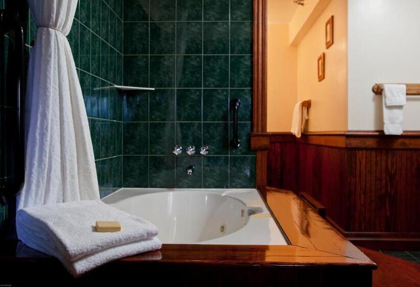 Отель Mirror Lake Inn Resort And Spa