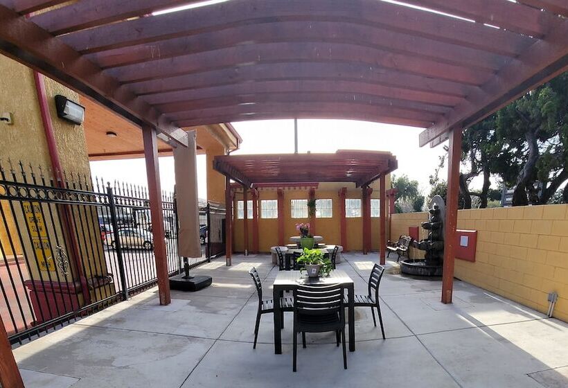 فندق Mission Inn And Suites