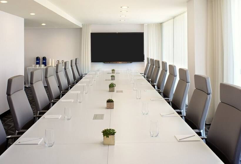 Отель Mondrian Los Angeles In West Hollywood