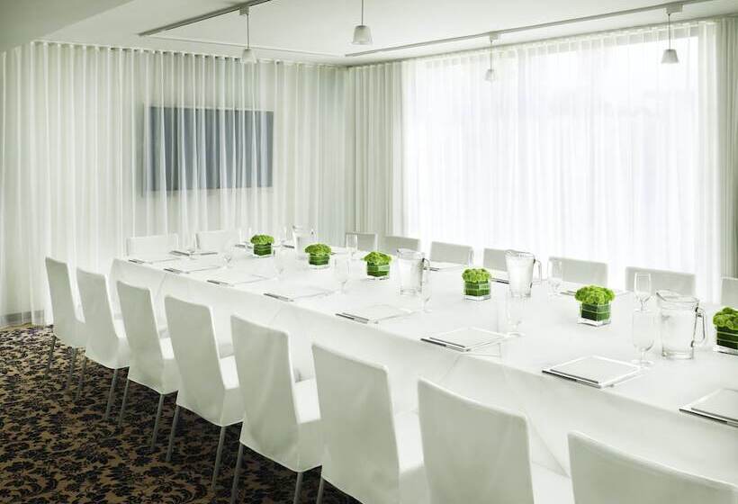 Отель Mondrian Los Angeles In West Hollywood