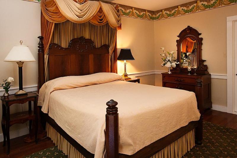 فندق Monmouth Historic Inn