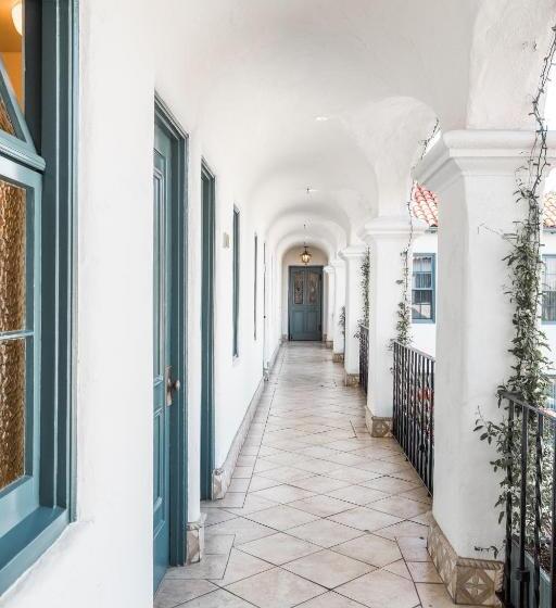 فندق Montecito Inn