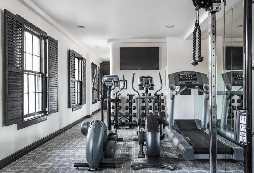 فندق Montecito Inn