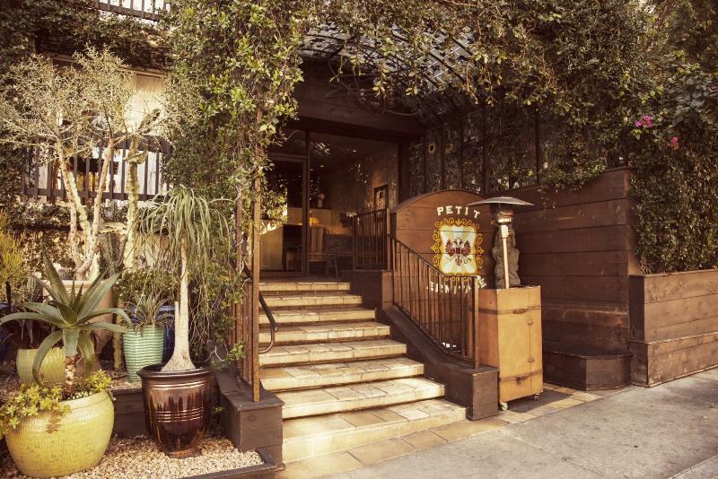 Отель Petit Ermitage