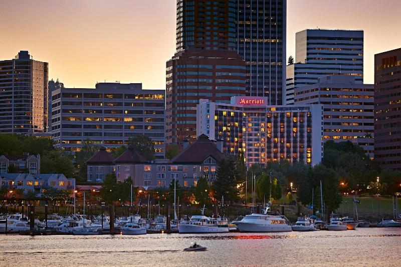 Отель Portland Marriott Downtown Waterfront